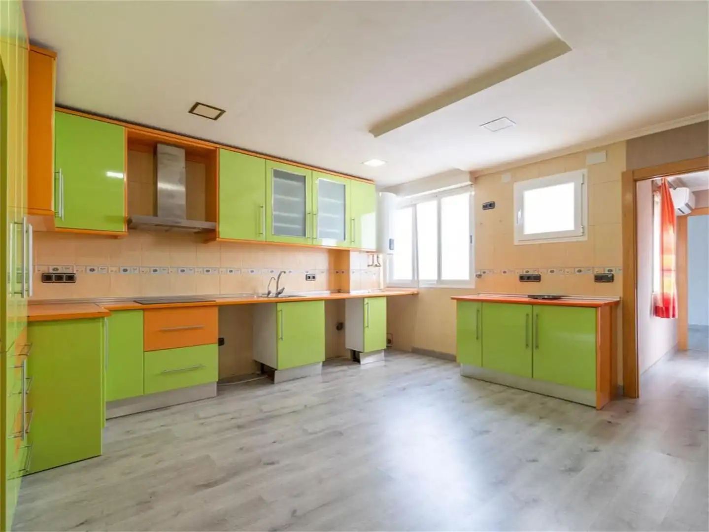 Apartamento de alquiler en Calle Vicente Blasco Ibáñez, Centro - Muelle Pesquero Cocina de Apartamento de alquiler en Torrevieja con Aire acondicionado, Calefacción y Amueblado