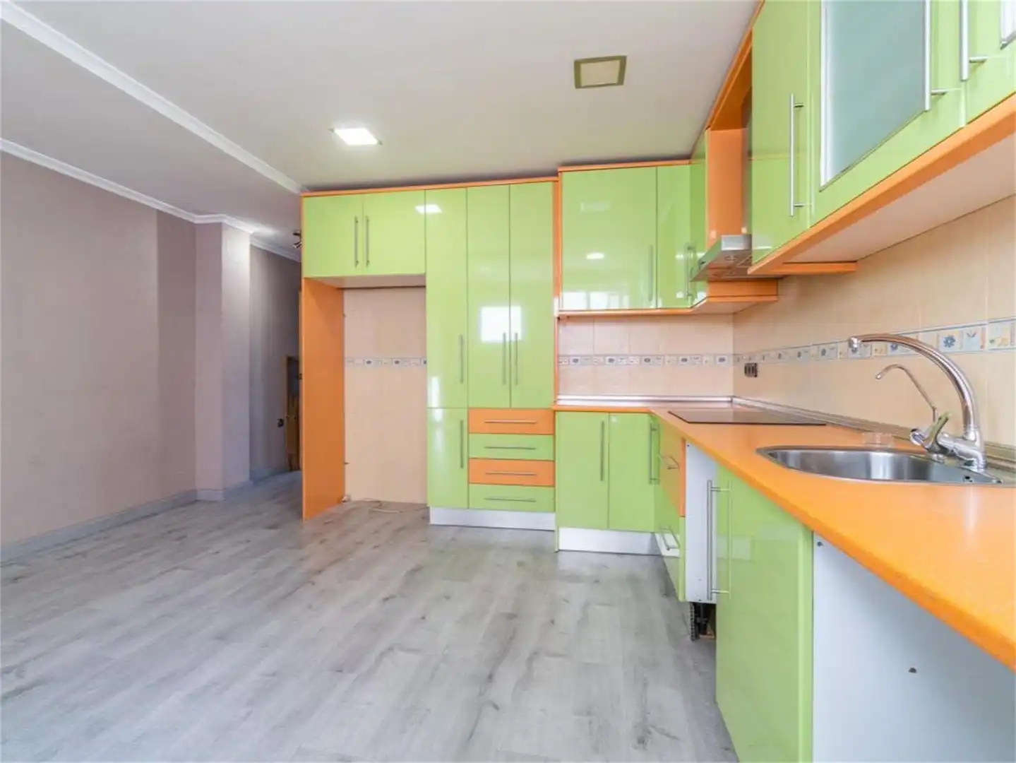 Apartamento de alquiler en Calle Vicente Blasco Ibáñez, Centro - Muelle Pesquero Cocina de Apartamento de alquiler en Torrevieja con Aire acondicionado, Calefacción y Amueblado