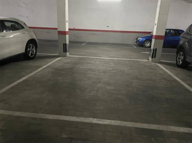 Garaje en Alquiler en Vía de Emilio Ortuño en Juzgados - Plaza de Toros