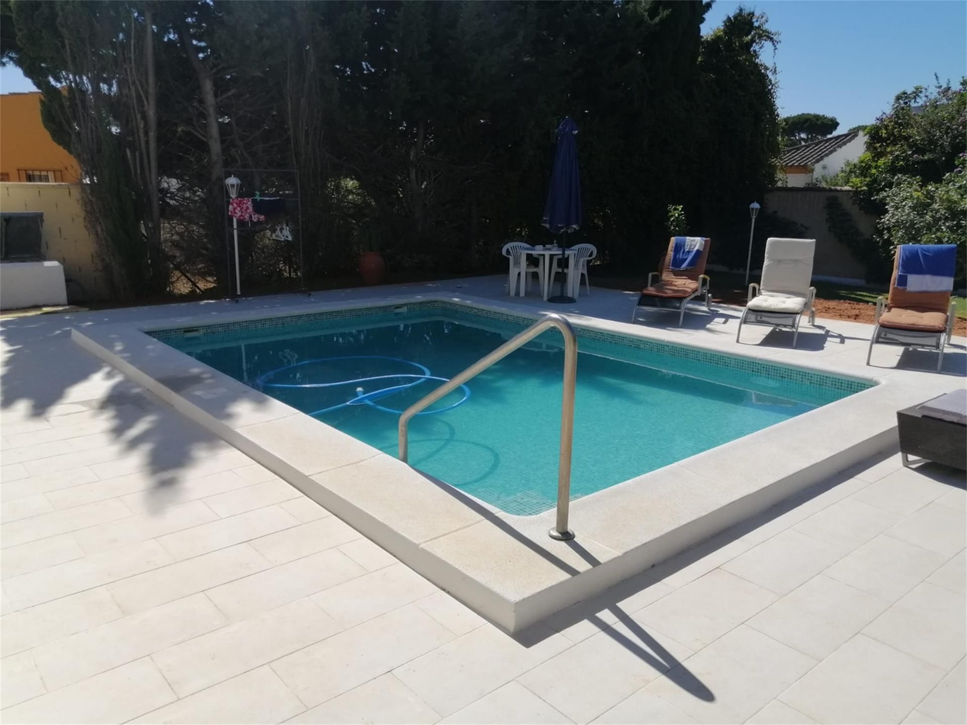 Piscina de Casa o xalet en venda en Chiclana de la Frontera amb Calefacció, Jardí privat i Terrassa