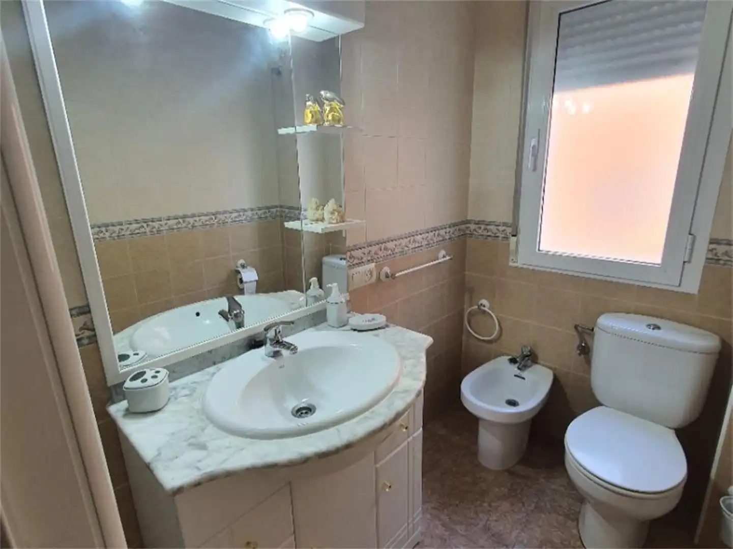 Wohnung zur Miete in Calle Zaragoza, Olula del Río Badezimmer von Wohnung zur Miete in Olula del Río mit Klimaanlage, Heizung und Möbliert