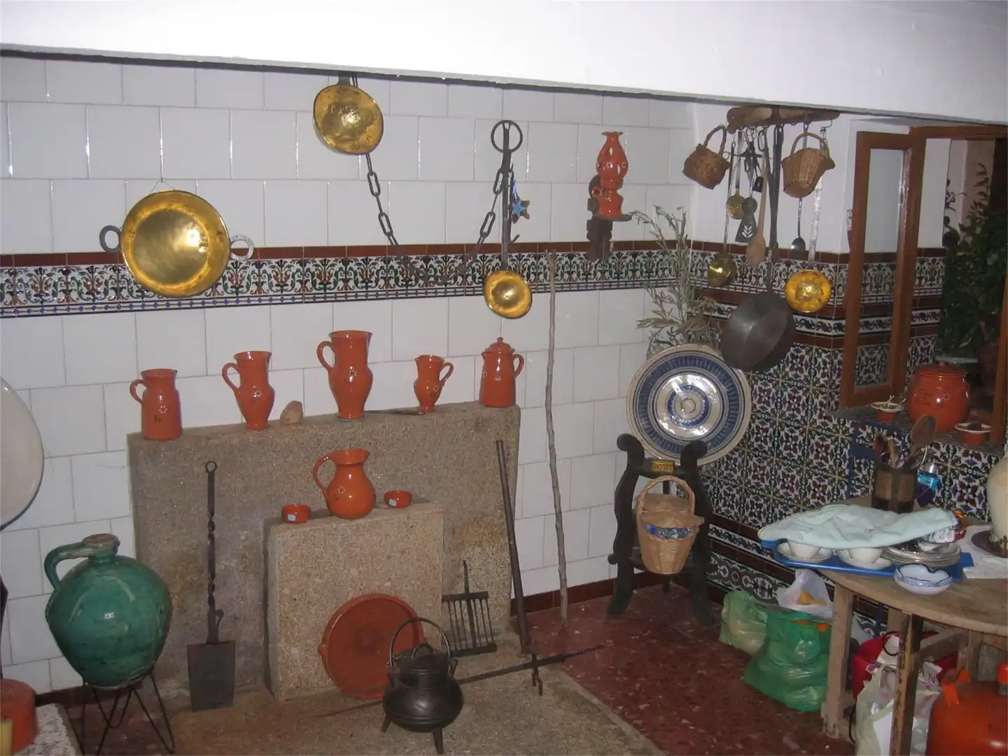 Küche von Erdgeschoss zum Verkauf in Alcuéscar mit Privatgarten, Terrasse und Möbliert