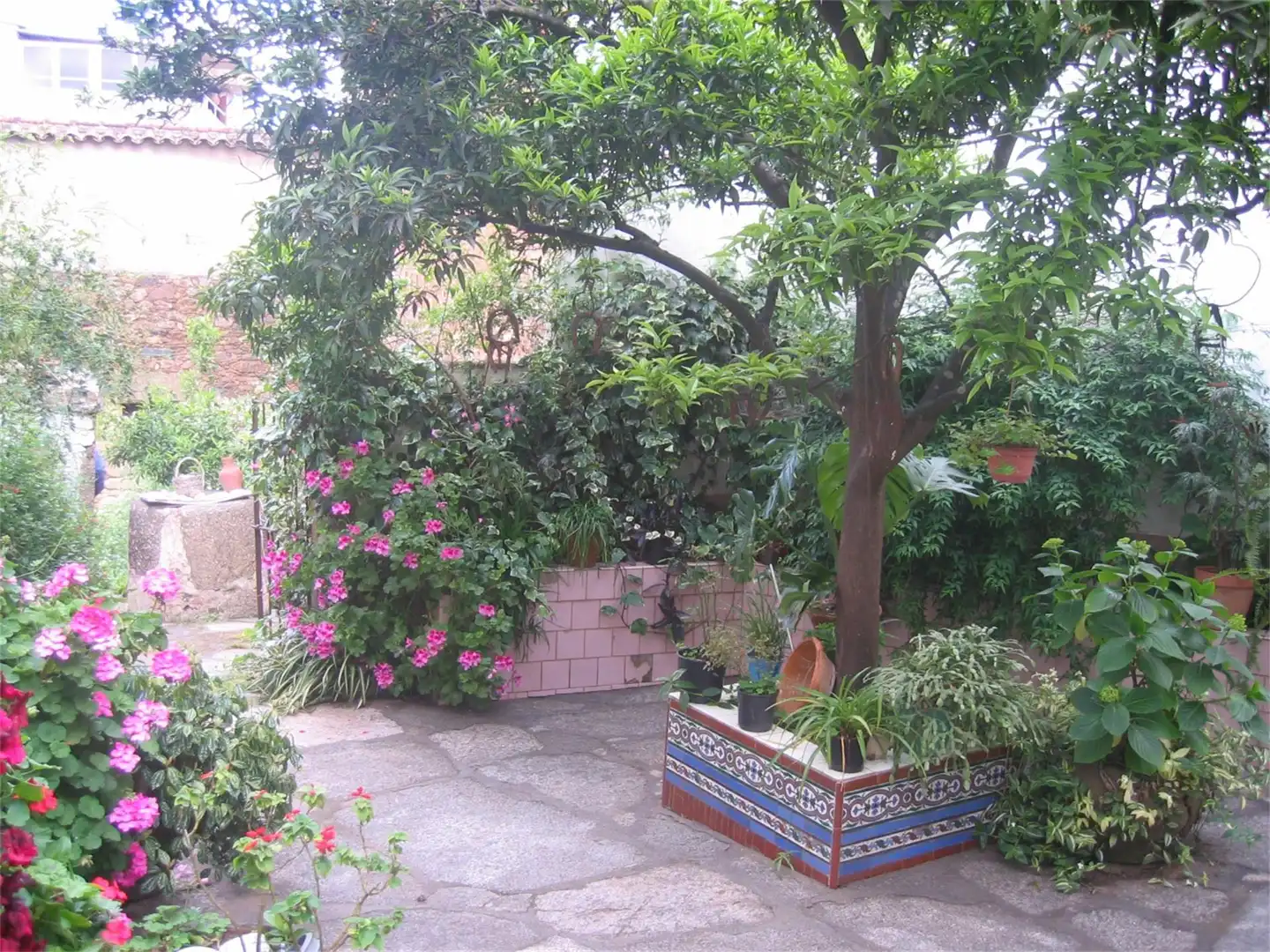 Garten von Erdgeschoss zum Verkauf in Alcuéscar mit Privatgarten, Terrasse und Möbliert