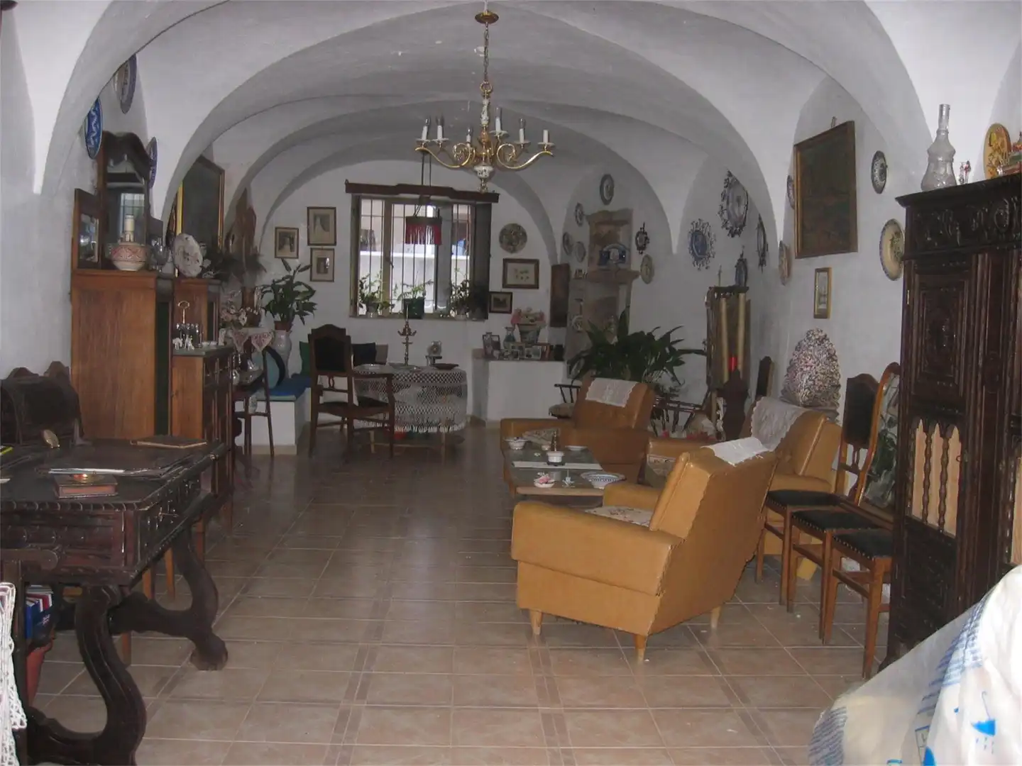 Erdgeschoss zum Verkauf in Alcuéscar mit Privatgarten, Terrasse und Möbliert
