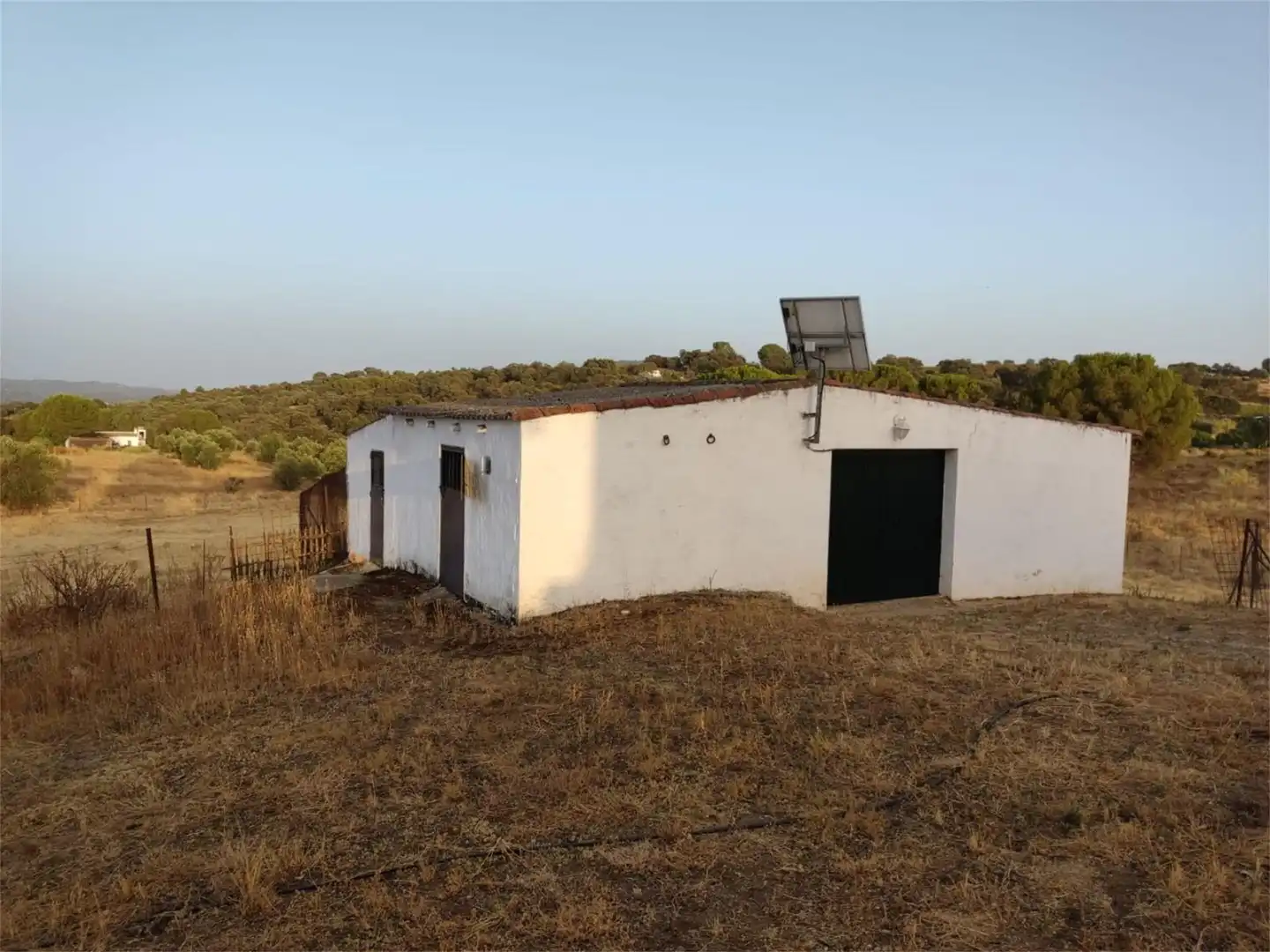 Finca rústica en venta en A-8101, Cazalla de la Sierra Vista exterior de Finca rústica en venta en Cazalla de la Sierra con Jardín privado, Terraza y Trastero