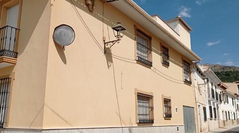 Casa adosada en venta en Plaza Puente, Alfarnate, Málaga - imagen 2 Foto 2 de Casa adosada en venta en Plaza Puente, Alfarnate, Málaga