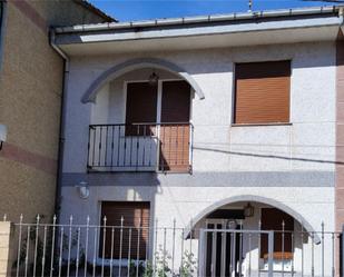 Exterior view of Single-family semi-detached for sale in Castrocontrigo  with Terrace and Balcony