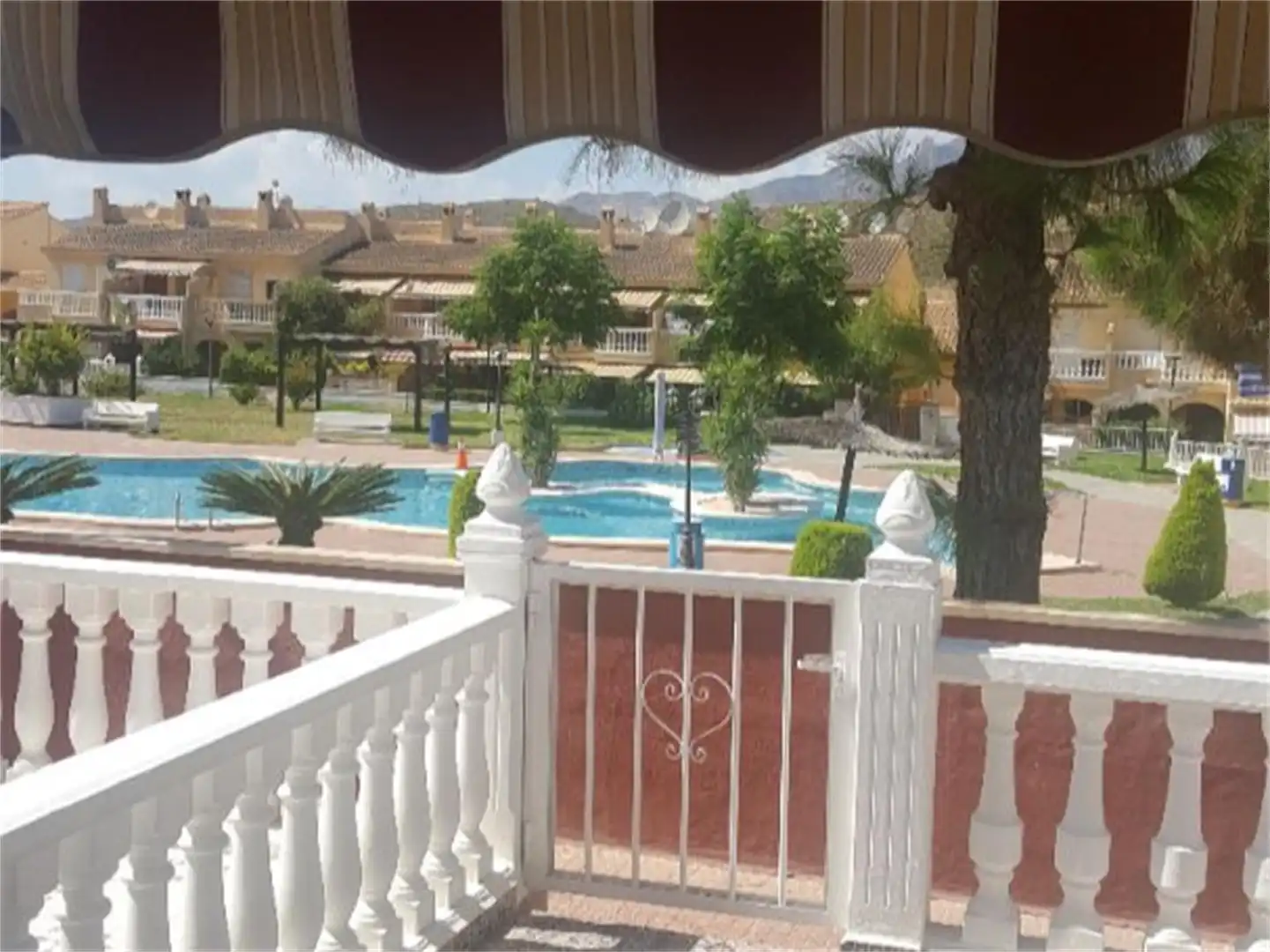 Casa adosada de alquiler en Plaza Les Llomes de Reixes, Pueblo Acantilado - Lanuza Piscina de Casa adosada de alquiler en El Campello con Aire acondicionado, Calefacción y Parquet