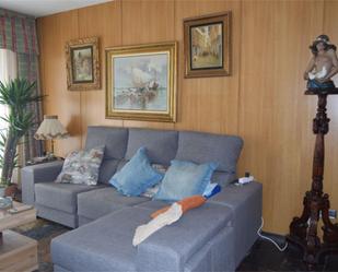 Sala d'estar de Casa adosada en venda en Blascosancho amb Terrassa