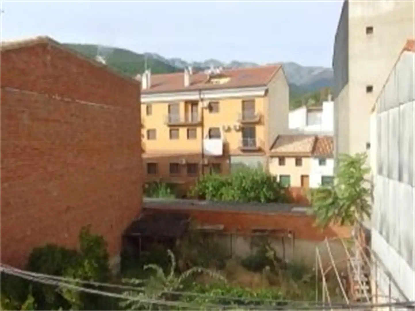 Piso en venta en Calle Almanzor, Candeleda Vista exterior de Piso en venta en Candeleda con Balcón