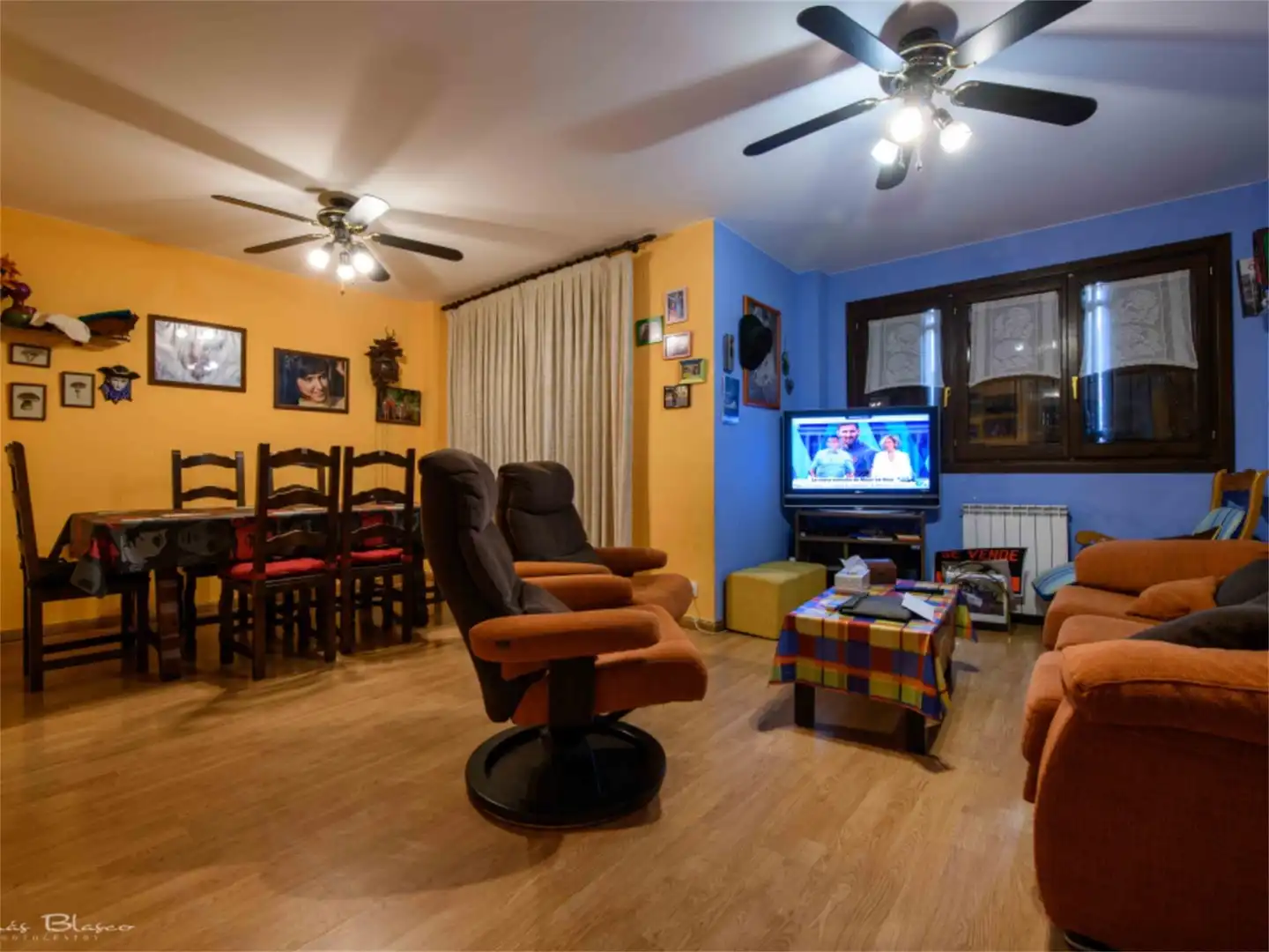 Wohnzimmer von Einfamilien-Reihenhaus zum Verkauf in Valle de Hecho mit Heizung, Privatgarten und Parkett