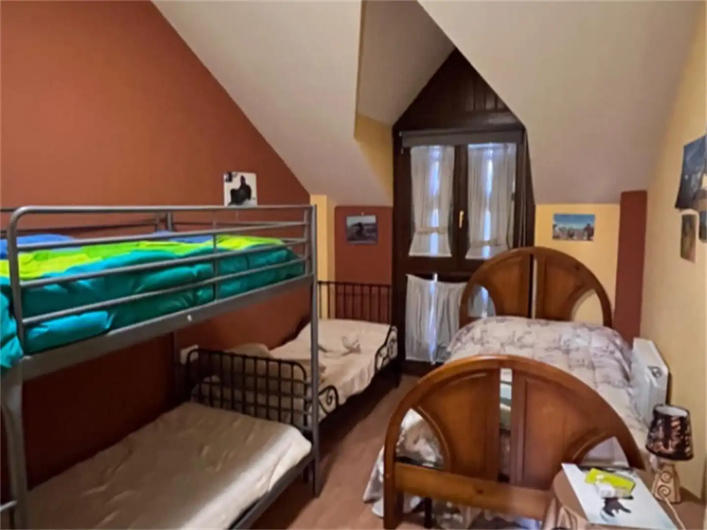 Schlafzimmer von Einfamilien-Reihenhaus zum Verkauf in Valle de Hecho mit Heizung, Privatgarten und Parkett