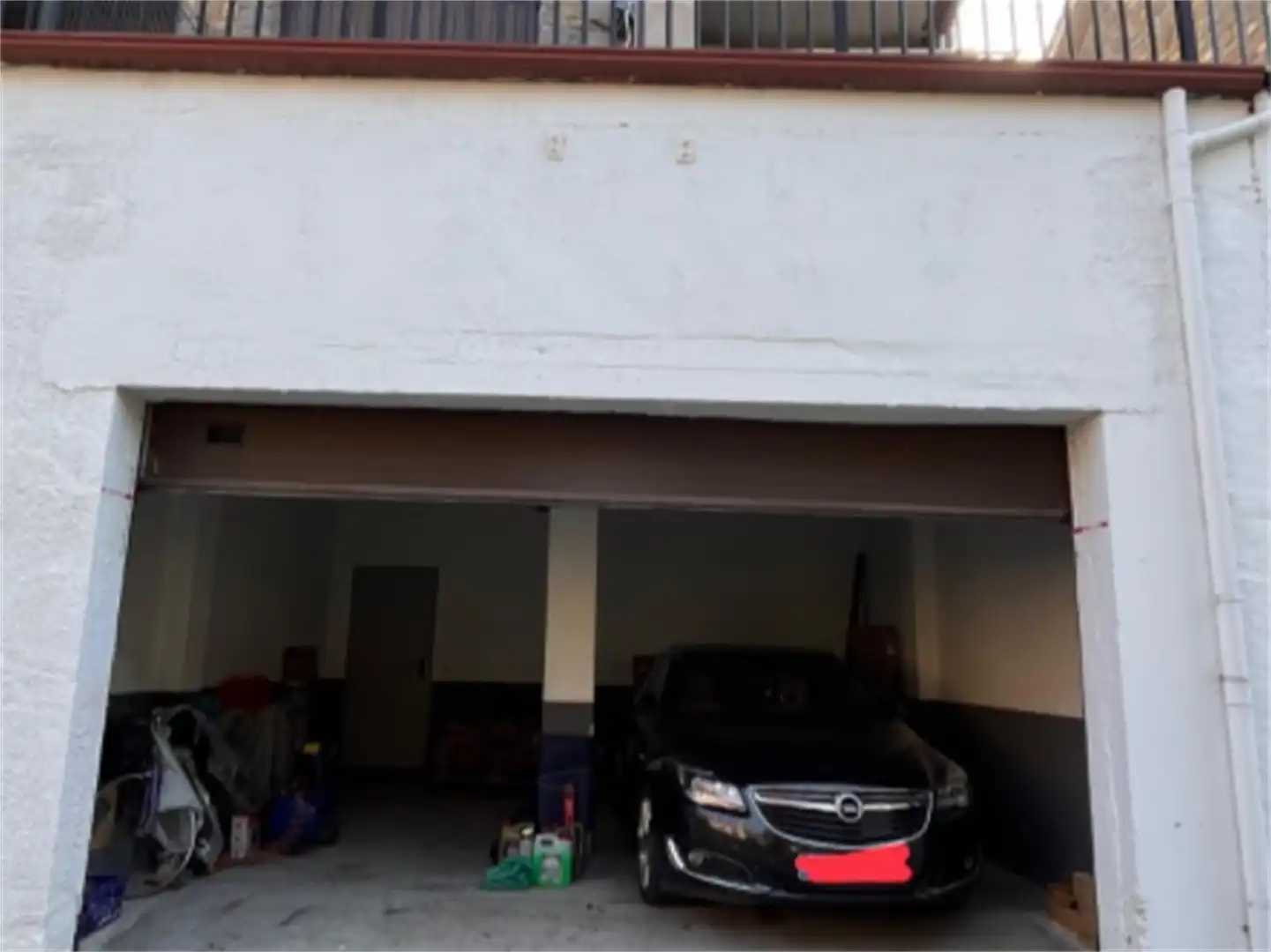 Parkplatz von Einfamilien-Reihenhaus zum Verkauf in Valle de Hecho mit Heizung, Privatgarten und Parkett