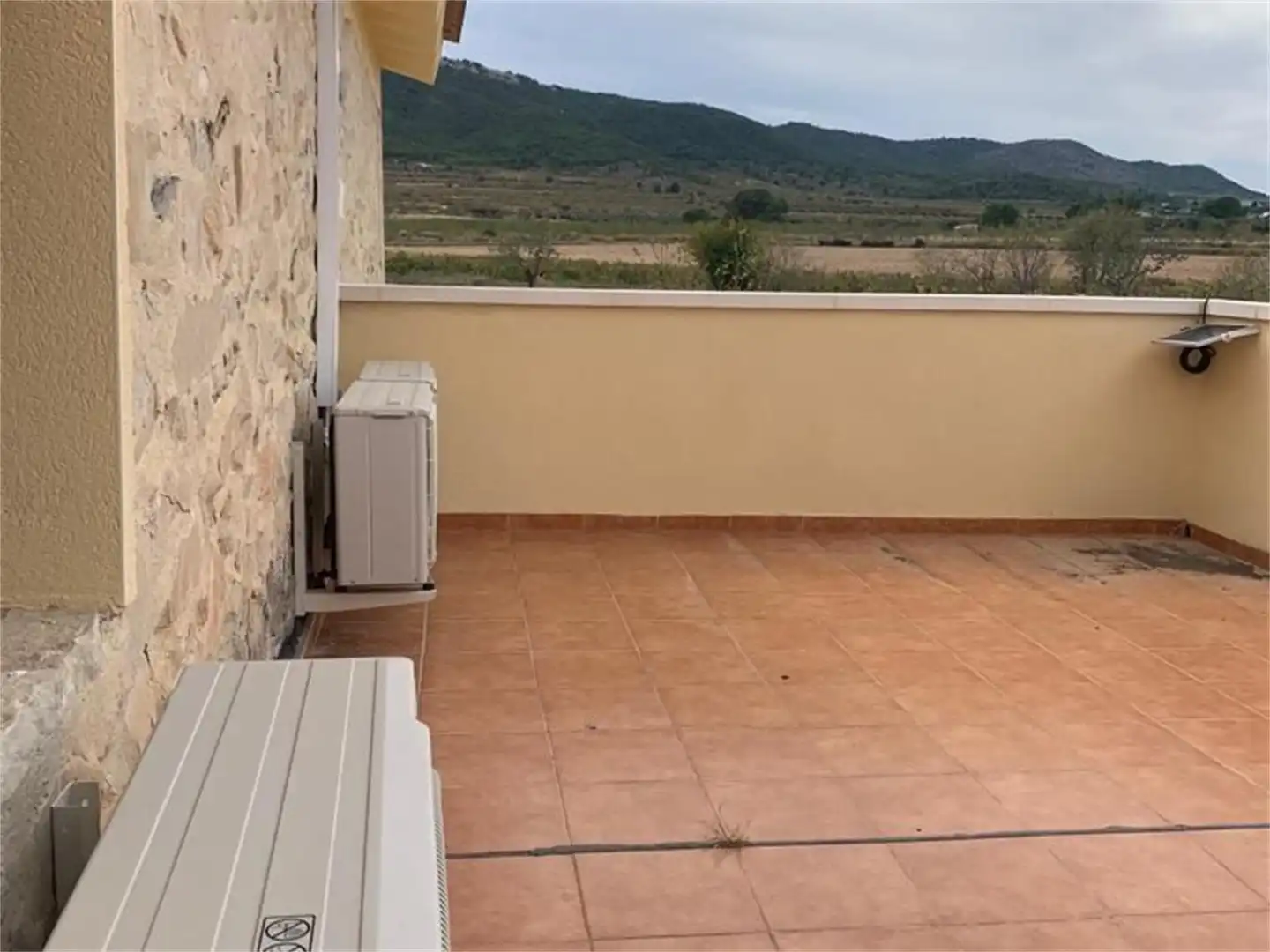 Casa o xalet de lloguer a Carretera a las Casas del Señor, Monóvar / Monòver Terrassa de Casa o xalet de lloguer en Monóvar / Monòver amb Aire condicionat, Calefacció i Jardí privat