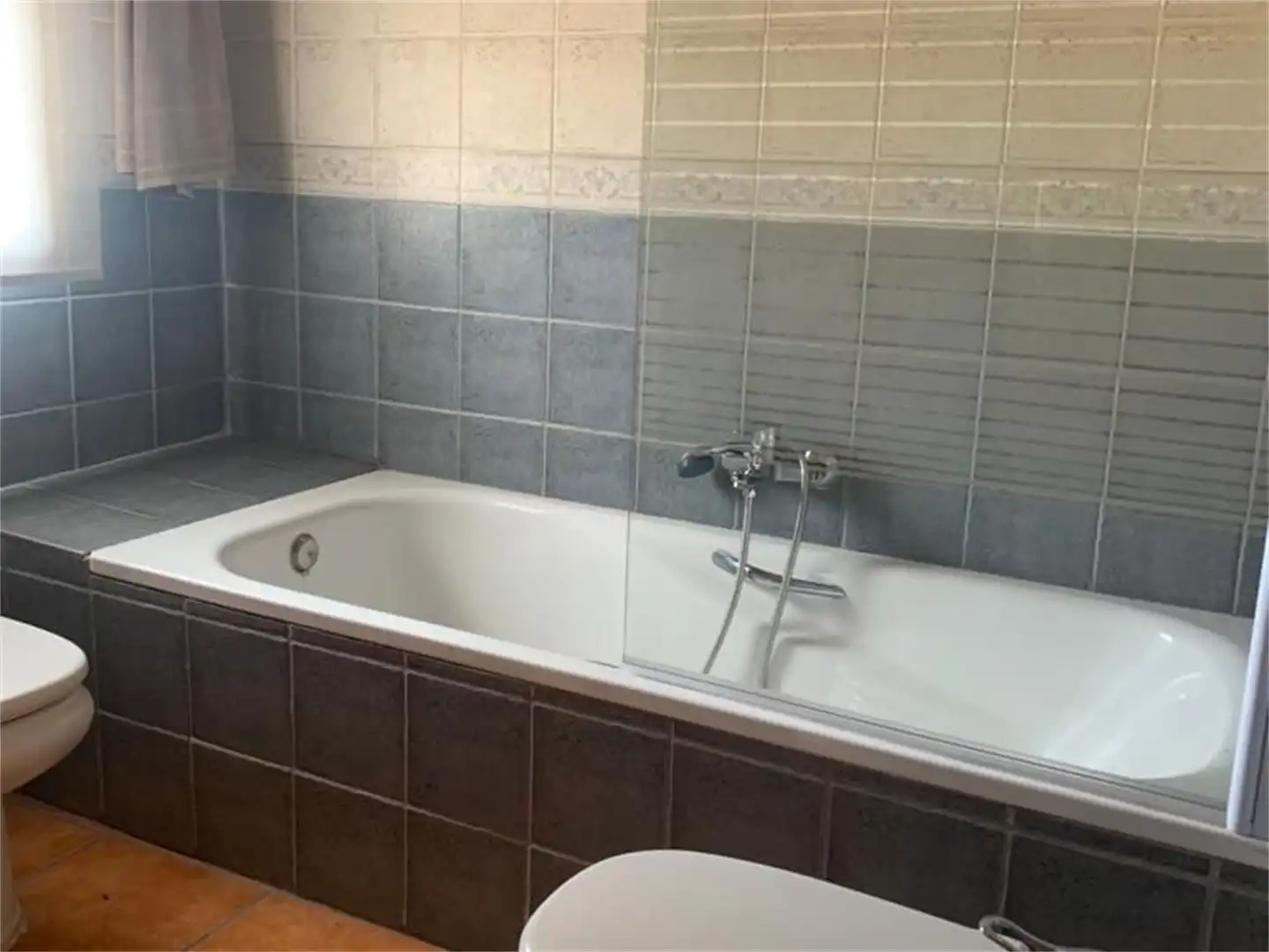 Casa o xalet de lloguer a Carretera a las Casas del Señor, Monóvar / Monòver Bany de Casa o xalet de lloguer en Monóvar / Monòver amb Aire condicionat, Calefacció i Jardí privat