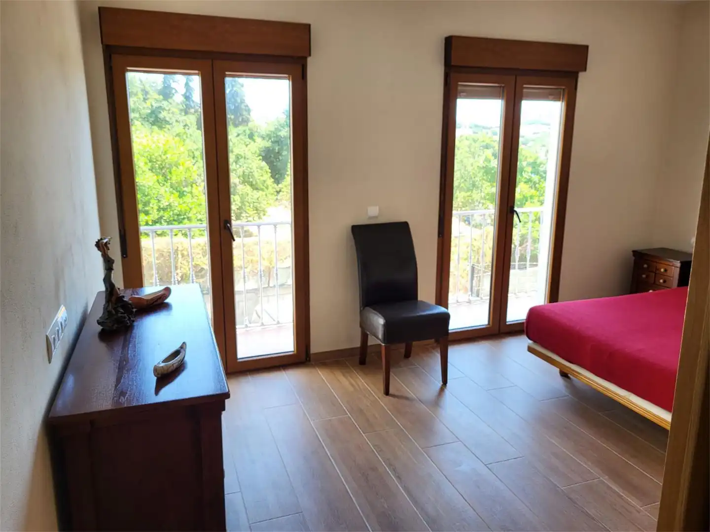 Einfamilien-Reihenhaus zum Verkauf in Calle Sebastián Pineda, Jimena de la Frontera Schlafzimmer von Einfamilien-Reihenhaus zum Verkauf in Jimena de la Frontera mit Terrasse, Balkon und Video-Gegensprechanlage