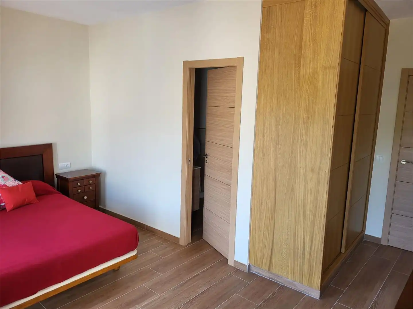 Einfamilien-Reihenhaus zum Verkauf in Calle Sebastián Pineda, Jimena de la Frontera Schlafzimmer von Einfamilien-Reihenhaus zum Verkauf in Jimena de la Frontera mit Terrasse, Balkon und Video-Gegensprechanlage