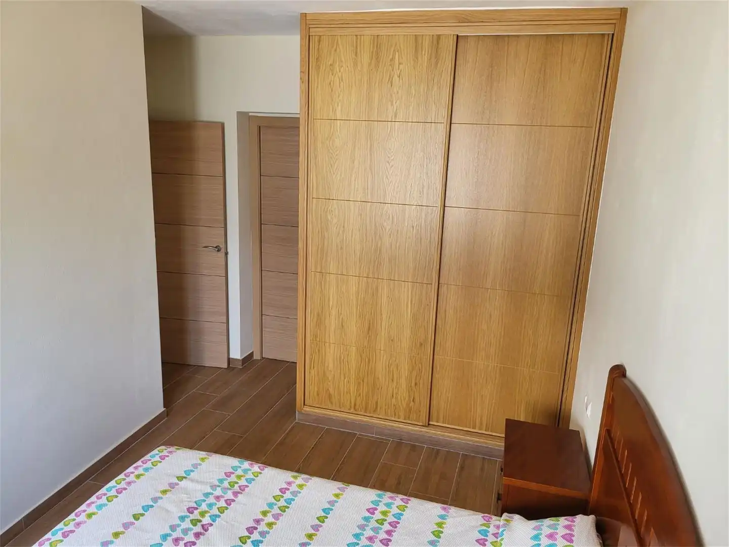 Einfamilien-Reihenhaus zum Verkauf in Calle Sebastián Pineda, Jimena de la Frontera Schlafzimmer von Einfamilien-Reihenhaus zum Verkauf in Jimena de la Frontera mit Terrasse, Balkon und Video-Gegensprechanlage