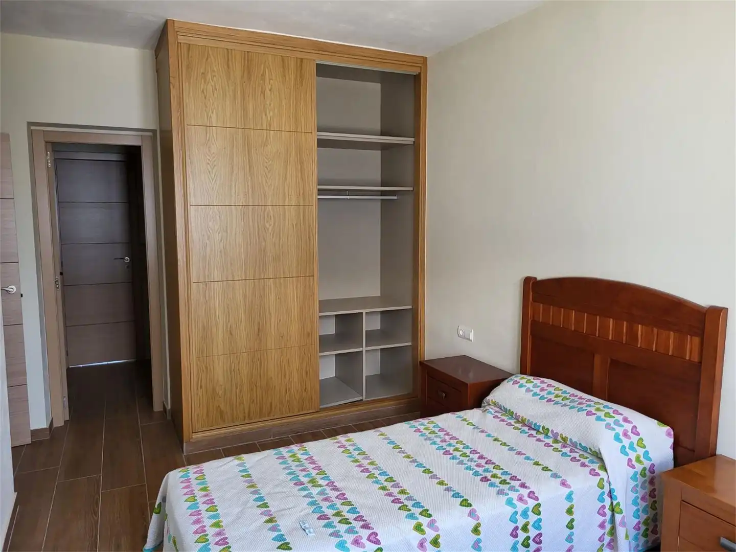 Einfamilien-Reihenhaus zum Verkauf in Calle Sebastián Pineda, Jimena de la Frontera Schlafzimmer von Einfamilien-Reihenhaus zum Verkauf in Jimena de la Frontera mit Terrasse, Balkon und Video-Gegensprechanlage