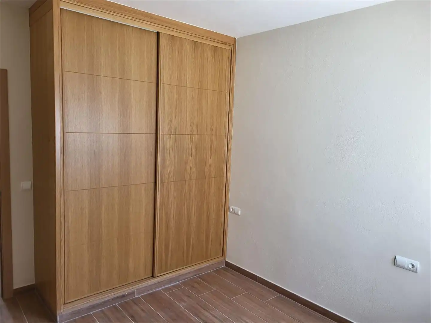 Einfamilien-Reihenhaus zum Verkauf in Calle Sebastián Pineda, Jimena de la Frontera Schlafzimmer von Einfamilien-Reihenhaus zum Verkauf in Jimena de la Frontera mit Terrasse, Balkon und Video-Gegensprechanlage