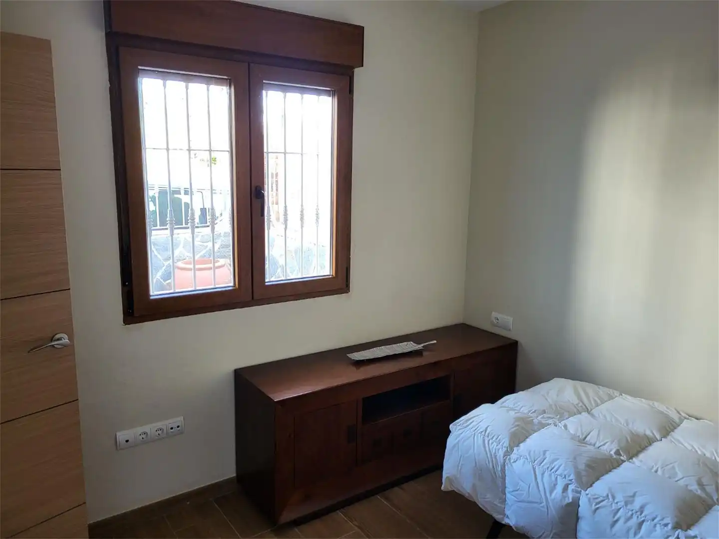 Einfamilien-Reihenhaus zum Verkauf in Calle Sebastián Pineda, Jimena de la Frontera Schlafzimmer von Einfamilien-Reihenhaus zum Verkauf in Jimena de la Frontera mit Terrasse, Balkon und Video-Gegensprechanlage