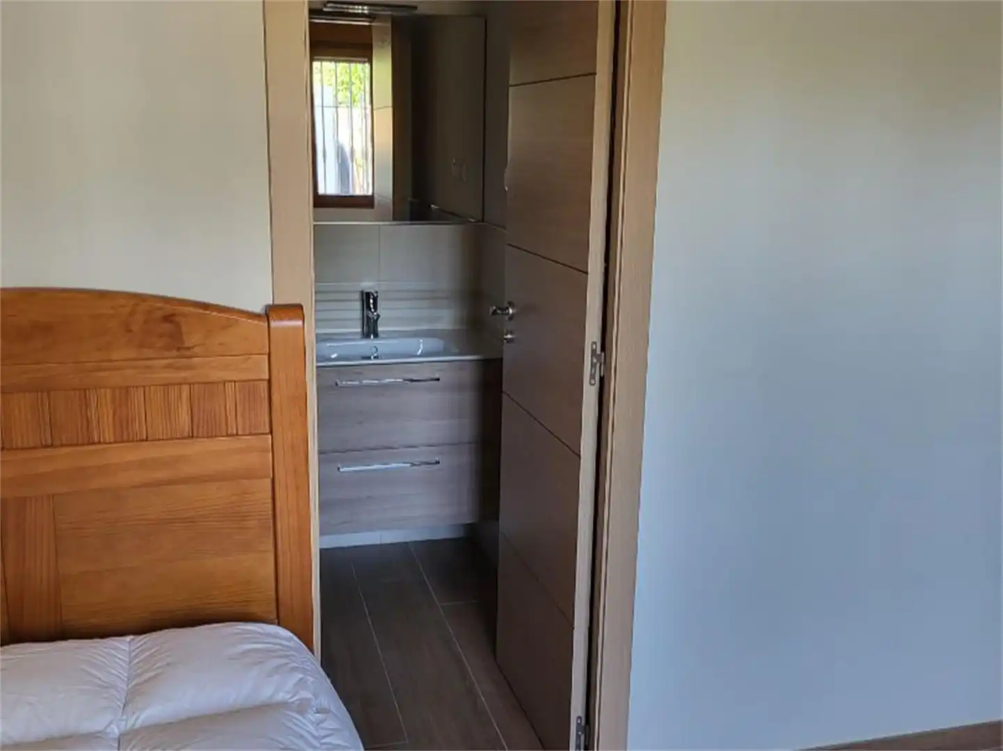 Einfamilien-Reihenhaus zum Verkauf in Calle Sebastián Pineda, Jimena de la Frontera Schlafzimmer von Einfamilien-Reihenhaus zum Verkauf in Jimena de la Frontera mit Terrasse, Balkon und Video-Gegensprechanlage