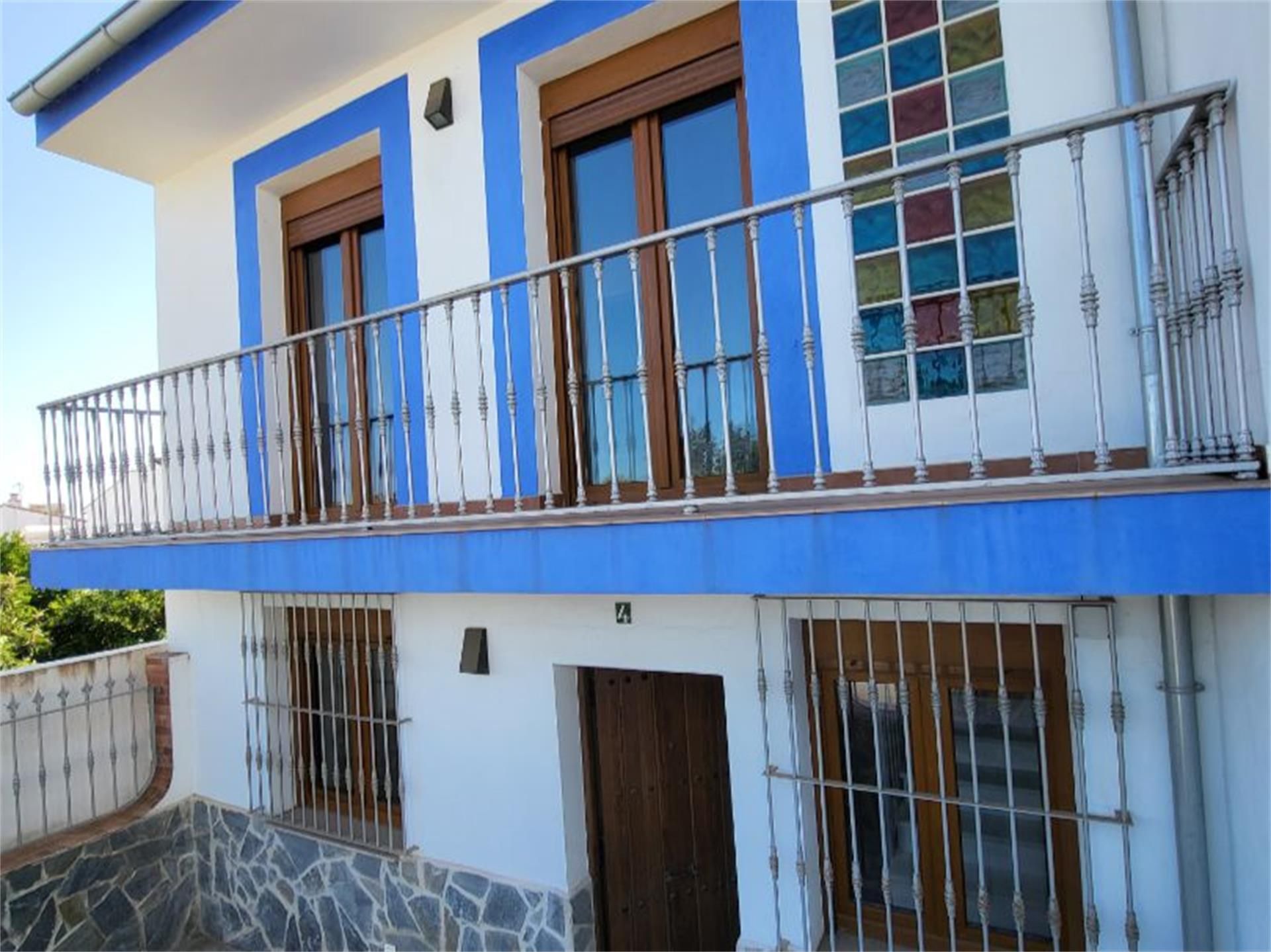 Vista exterior de Casa adosada en venda en Jimena de la Frontera amb Terrassa, Balcó i Videoporter