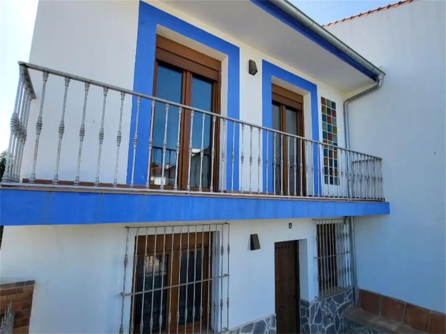 Einfamilien-Reihenhaus zum Verkauf in Calle Sebastián Pineda, Jimena de la Frontera Außenansicht von Einfamilien-Reihenhaus zum Verkauf in Jimena de la Frontera mit Terrasse, Balkon und Video-Gegensprechanlage