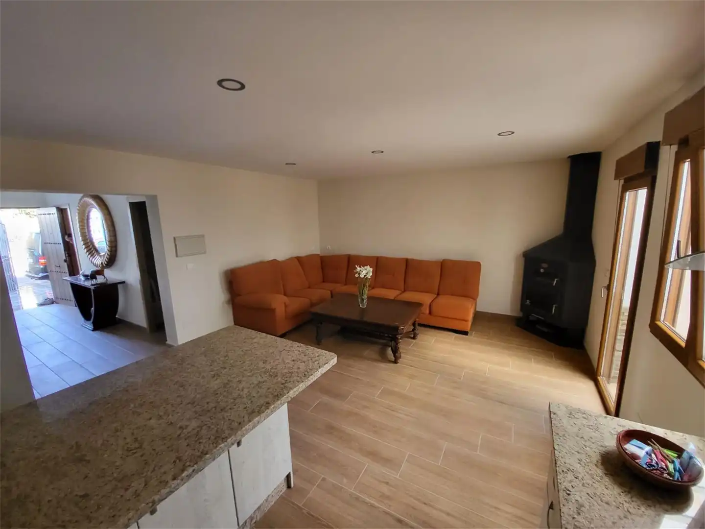Einfamilien-Reihenhaus zum Verkauf in Calle Sebastián Pineda, Jimena de la Frontera Wohnzimmer von Einfamilien-Reihenhaus zum Verkauf in Jimena de la Frontera mit Terrasse, Balkon und Video-Gegensprechanlage