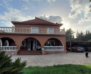 Vista exterior de Casa o xalet en venda en San Vicente del Raspeig / Sant Vicent del Raspeig amb Aire condicionat, Jardí privat i Terrassa