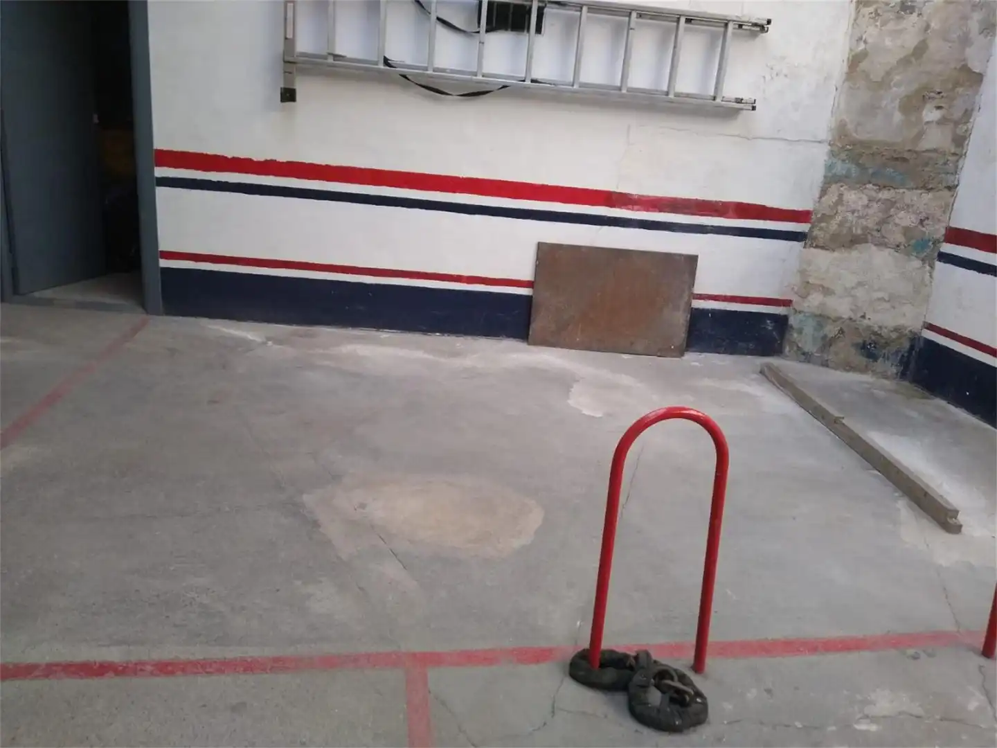 Garage for rent in Calle de la Ilíada, Canillejas
