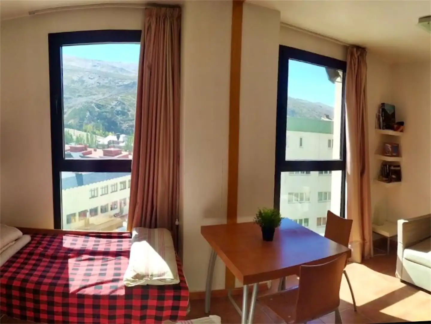 Piso en venta en Calle Virgen de las Nieves, Zona baja Habitación de Piso en venta en Sierra Nevada con Calefacción, Trastero y Amueblado