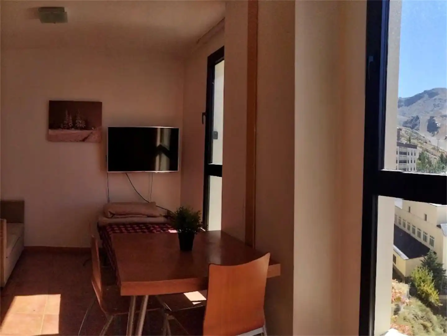 Piso en venta en Calle Virgen de las Nieves, Zona baja Sala de estar de Piso en venta en Sierra Nevada con Calefacción, Trastero y Amueblado