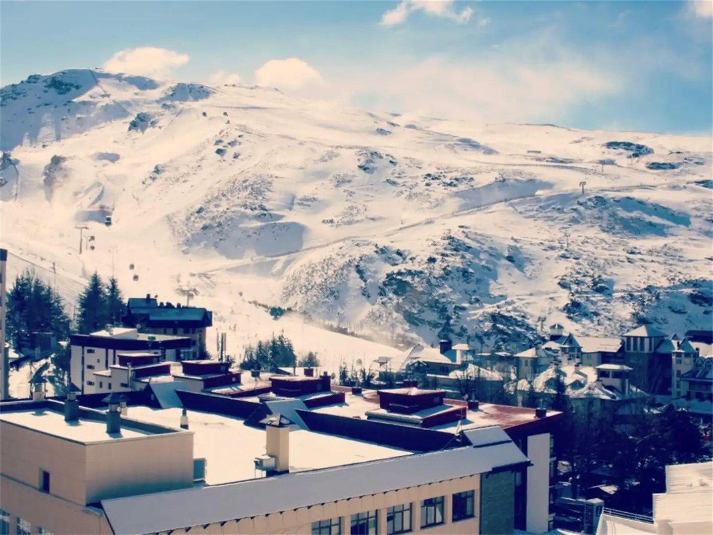 Piso en venta en Calle Virgen de las Nieves, Zona baja Vista exterior de Piso en venta en Sierra Nevada con Calefacción, Trastero y Amueblado