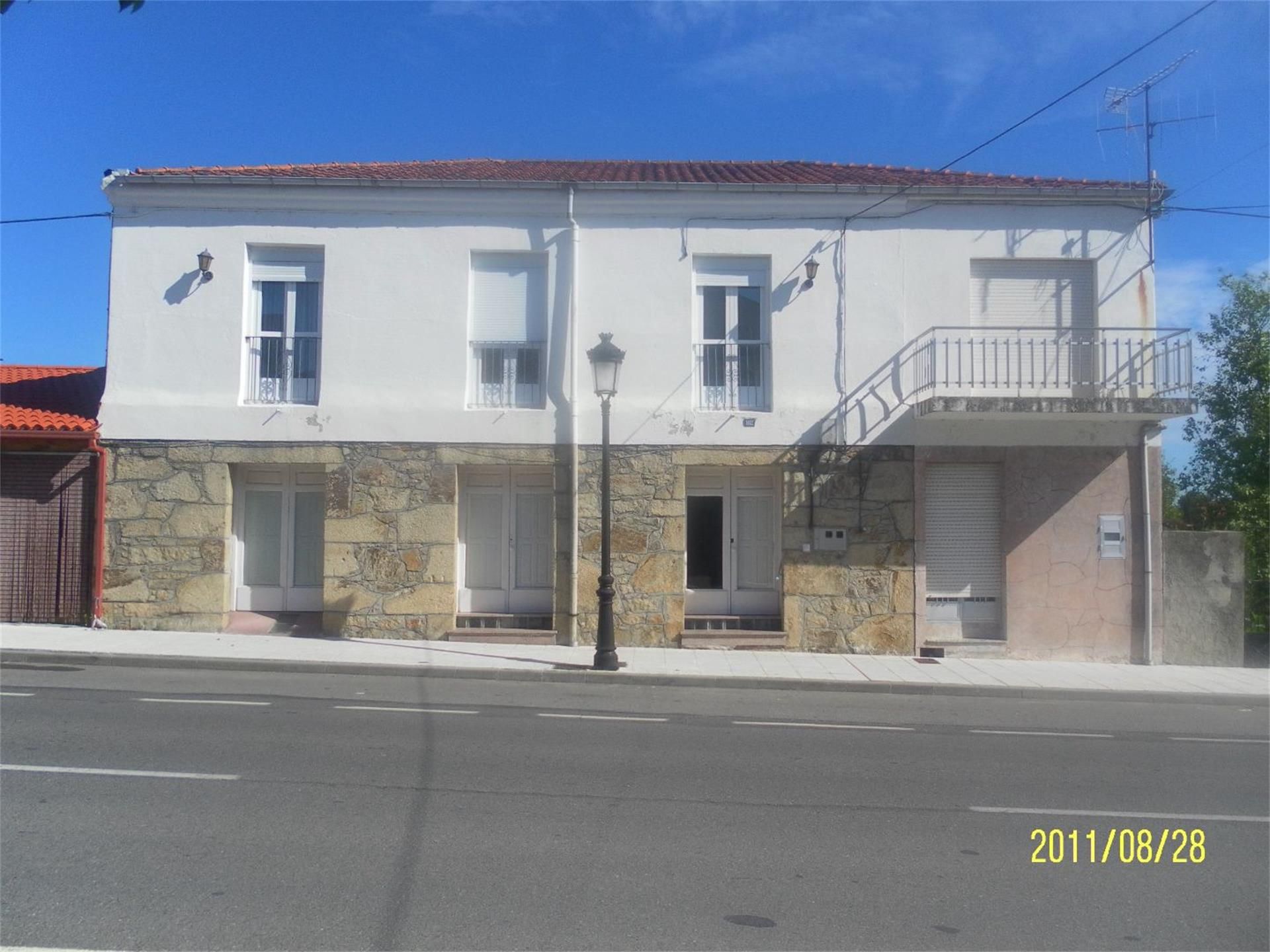 Vista exterior de Casa adosada en venda en Pantón amb Calefacció, Jardí privat i Terrassa