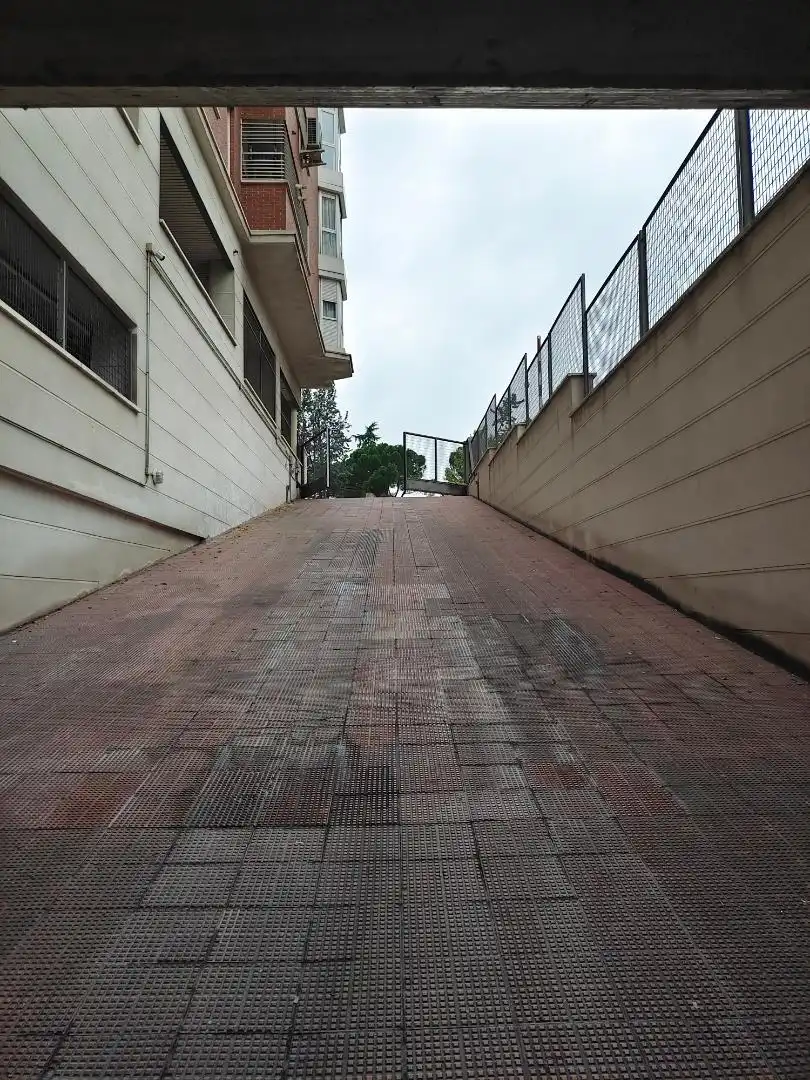 Garaje de alquiler en Calle de Eduardo Barreiros, Orcasur - 12 de Octubre Vista exterior de Garaje de alquiler en Madrid