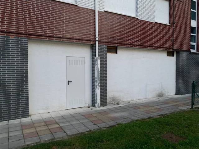 Local comercial en Venta en Calle Pomaluengo, 23A en Castañeda