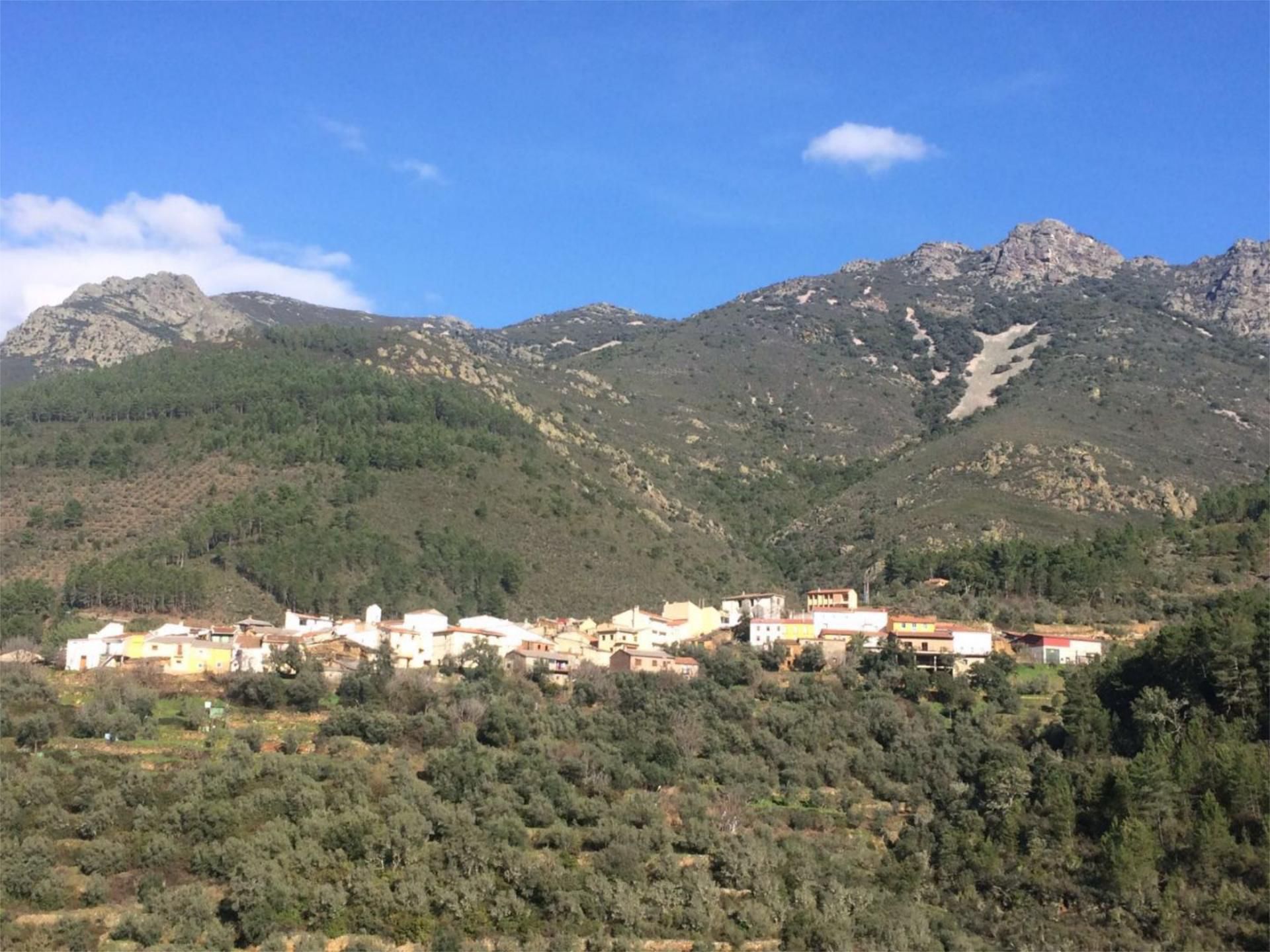 Vista exterior de Casa adosada en venda en Ladrillar amb Terrassa, Moblat i Balcó