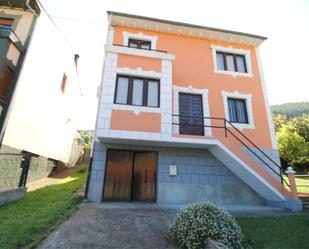 Vista exterior de Casa o xalet en venda en Vegadeo amb Terrassa i Balcó