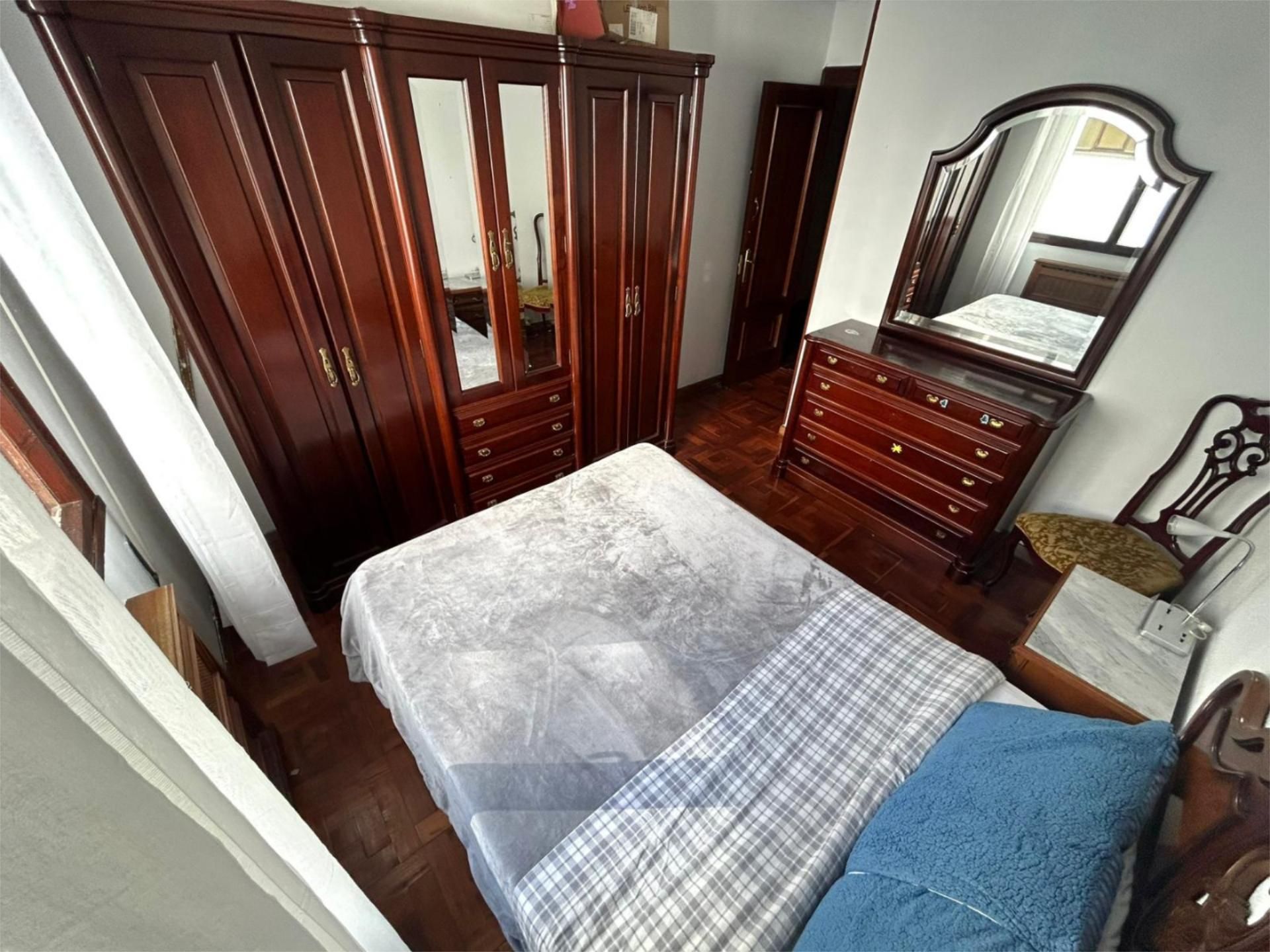 Dormitori de Pis per a compartir en Gijón  amb Calefacció, Parquet i Moblat