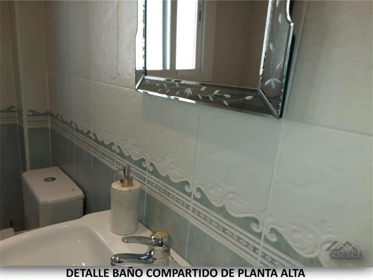 Casa adosada en venda a Centro Bany de Casa adosada en venda en Alcalá de Guadaira amb Aire condicionat, Calefacció i Terrassa