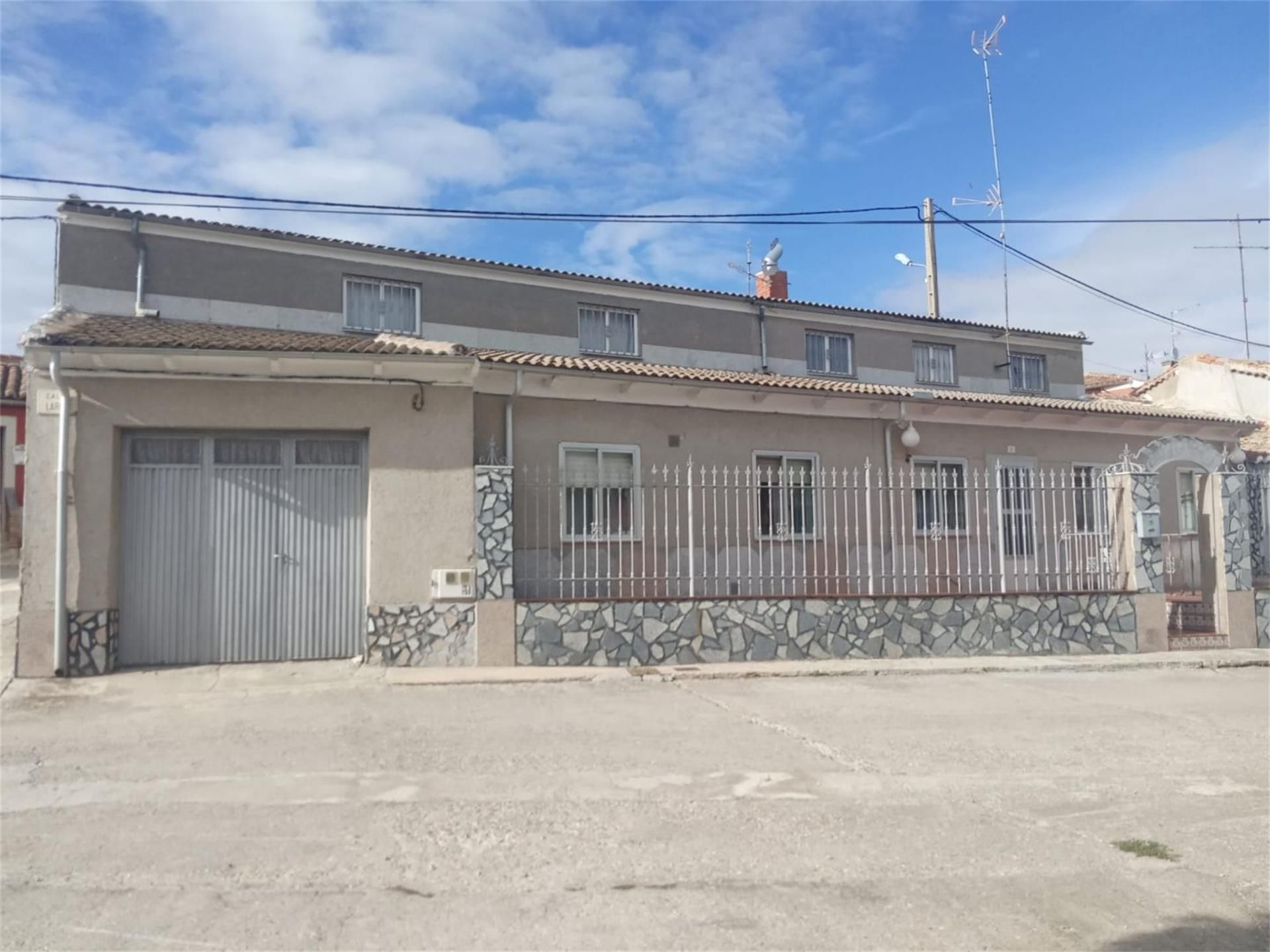 Exterior view of House or chalet for sale in Pedraza de Alba  with Heating and Terrace