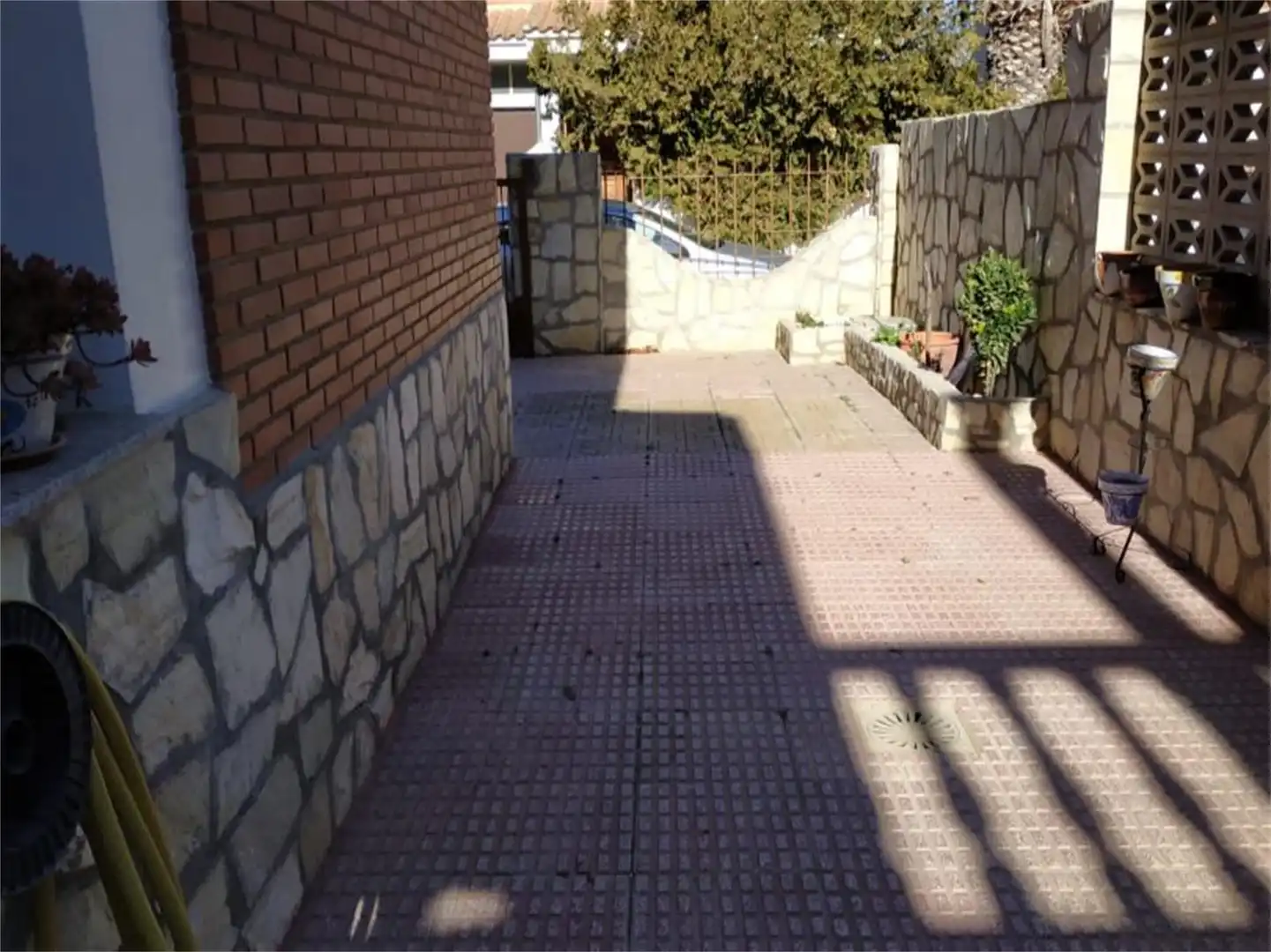 Vista exterior de Casa o xalet en venda en Madrigueras amb Terrassa i Balcó