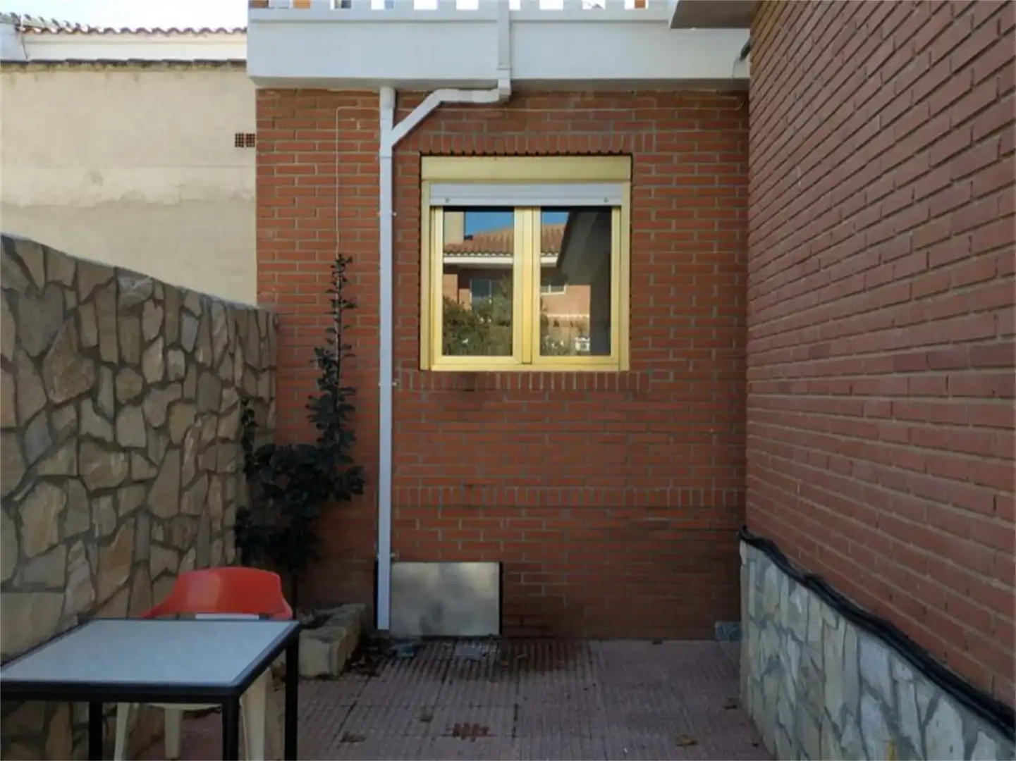 Vista exterior de Casa o xalet en venda en Madrigueras amb Terrassa i Balcó