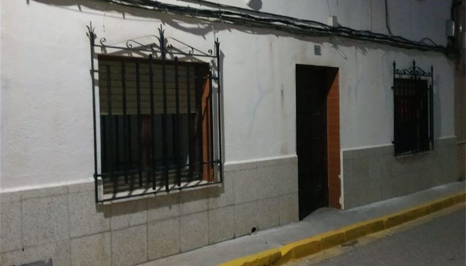 Single-family semi-detached for sale in Calle Alférez, Madrigueras, Albacete - image 1 Photo 1 of Single-family semi-detached for sale in Calle Alférez, Madrigueras, Albacete