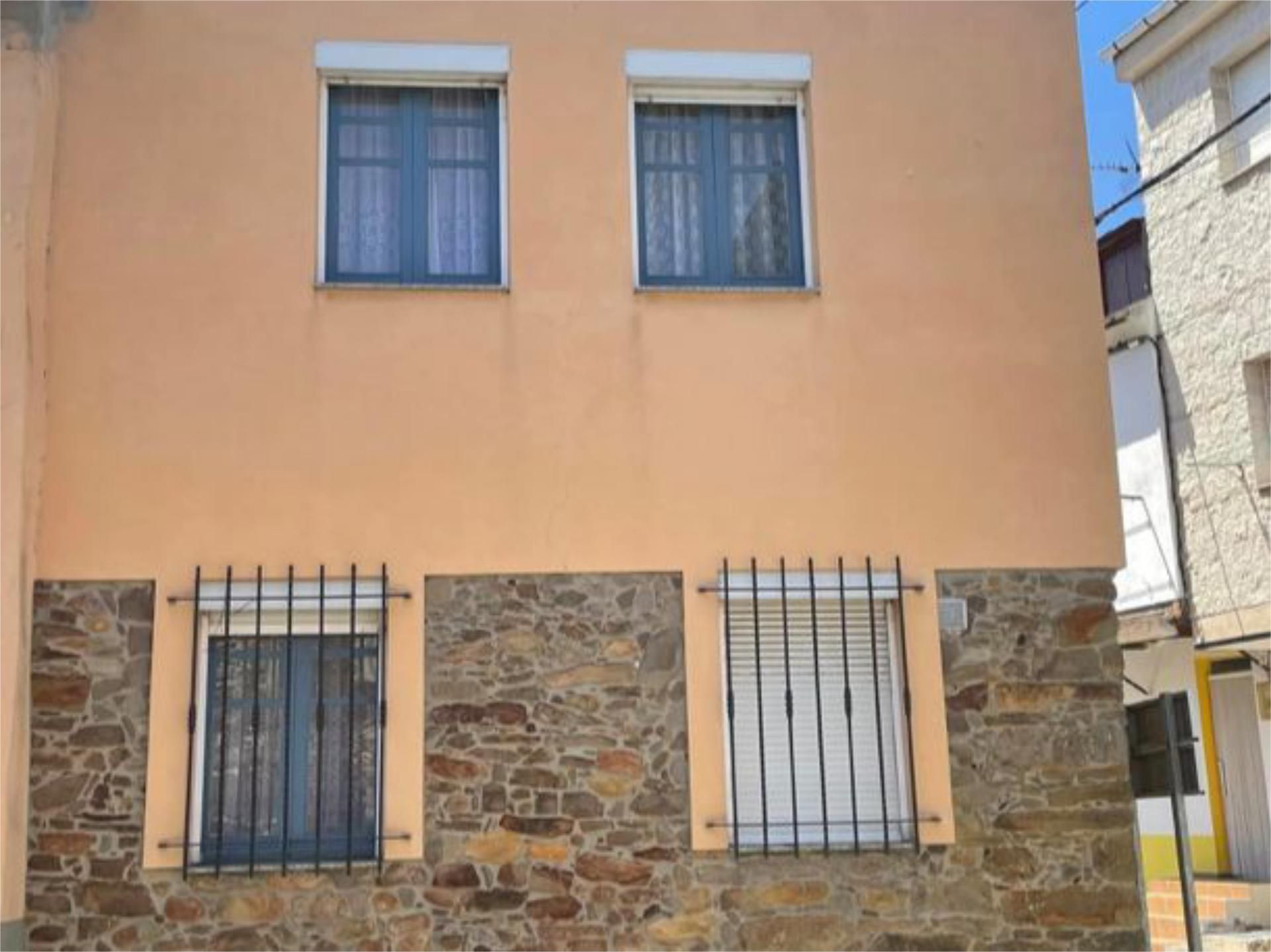 Exterior view of Single-family semi-detached for sale in Torre del Bierzo  with Heating