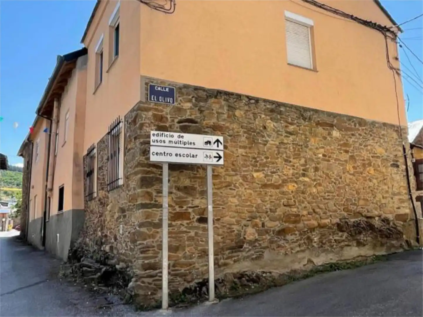 Casa adosada en venta en Calle Casona, 20, Torre del Bierzo Vista exterior de Casa adosada en venta en Torre del Bierzo con Calefacción, Parquet y Amueblado