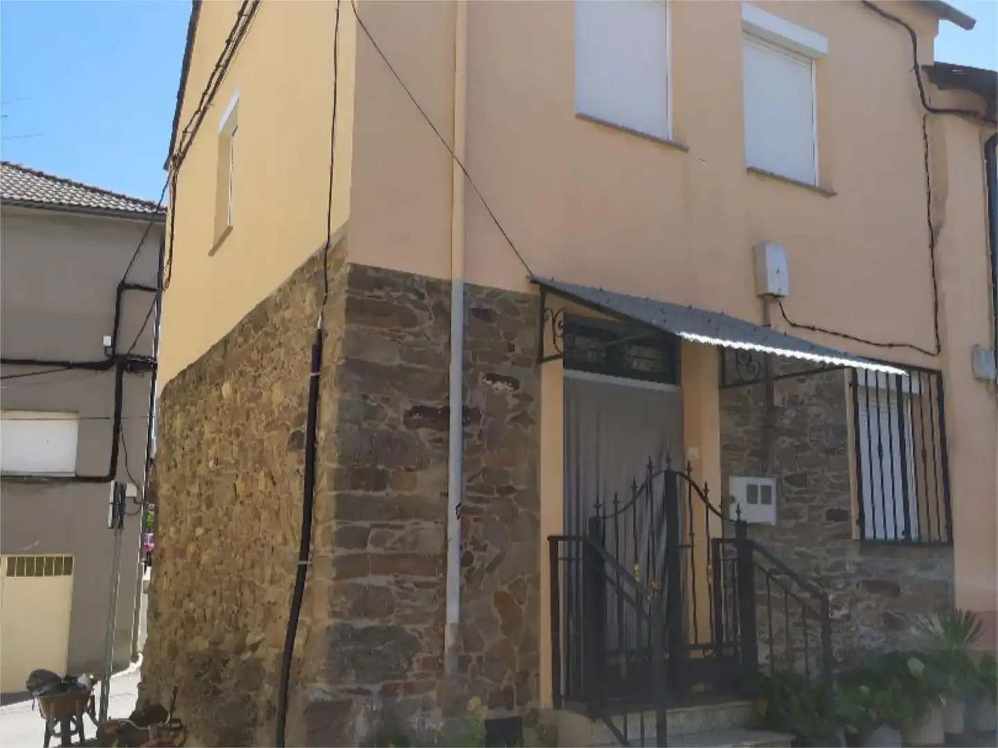 Casa adosada en venta en Calle Casona, 20, Torre del Bierzo Vista exterior de Casa adosada en venta en Torre del Bierzo con Calefacción, Parquet y Amueblado