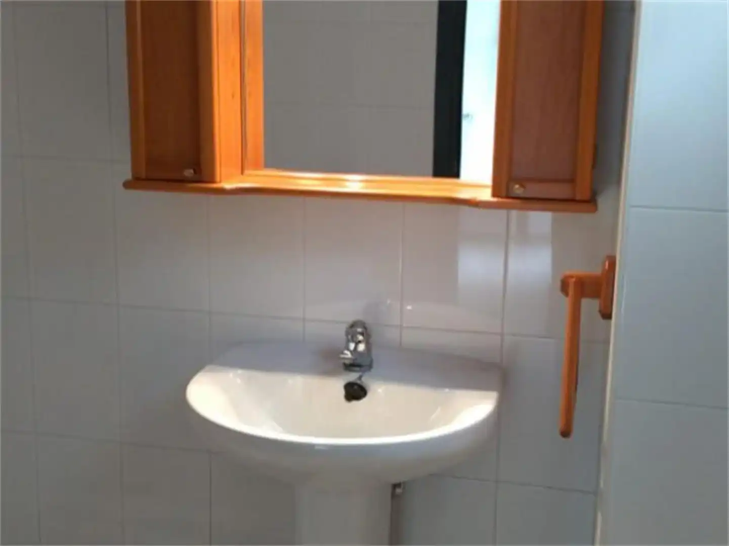 Flat for sale in Calle Moralejo, Estepa Bathroom of Flat for sale in Estepa with Terrace and Balcony