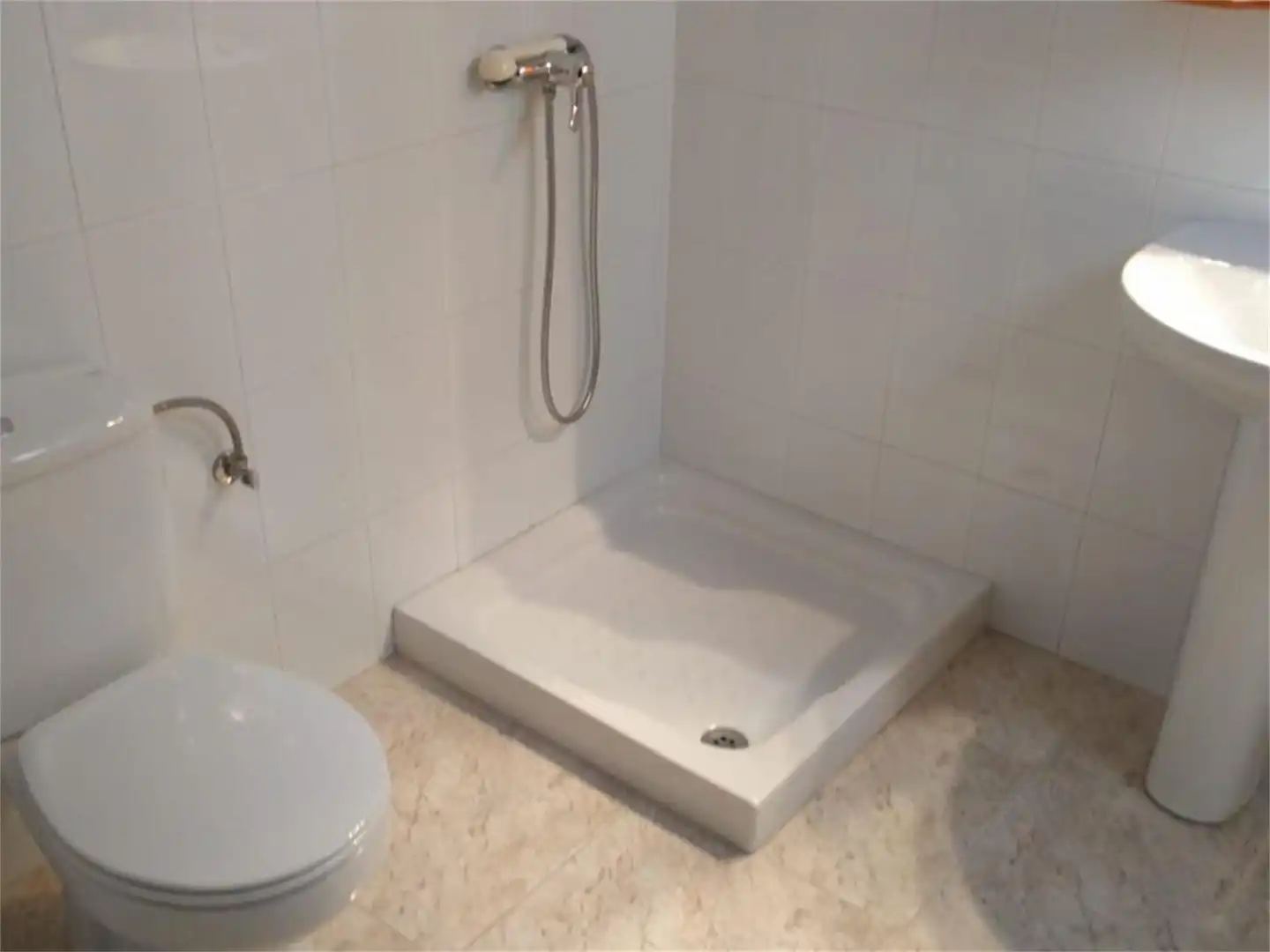 Flat for sale in Calle Moralejo, Estepa Bathroom of Flat for sale in Estepa with Terrace and Balcony